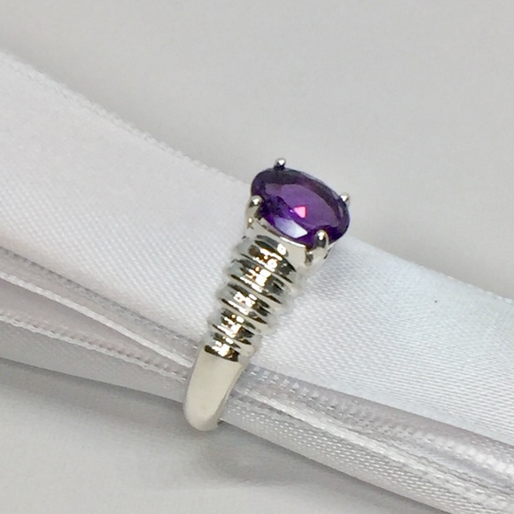 Sterling Silver & Amethyst Ring - Picture 2 of 4